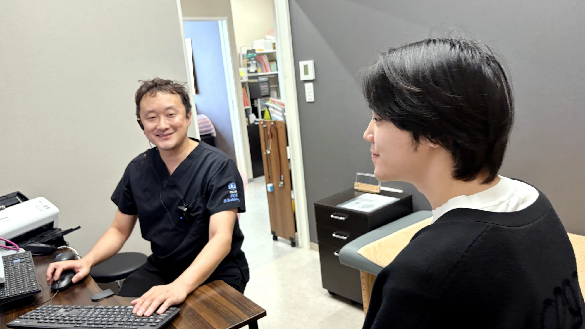寄り添うスタッフ